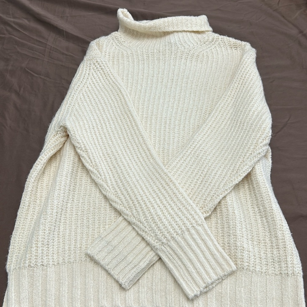 Oversized white turtleneck sweater, XS, American eagle